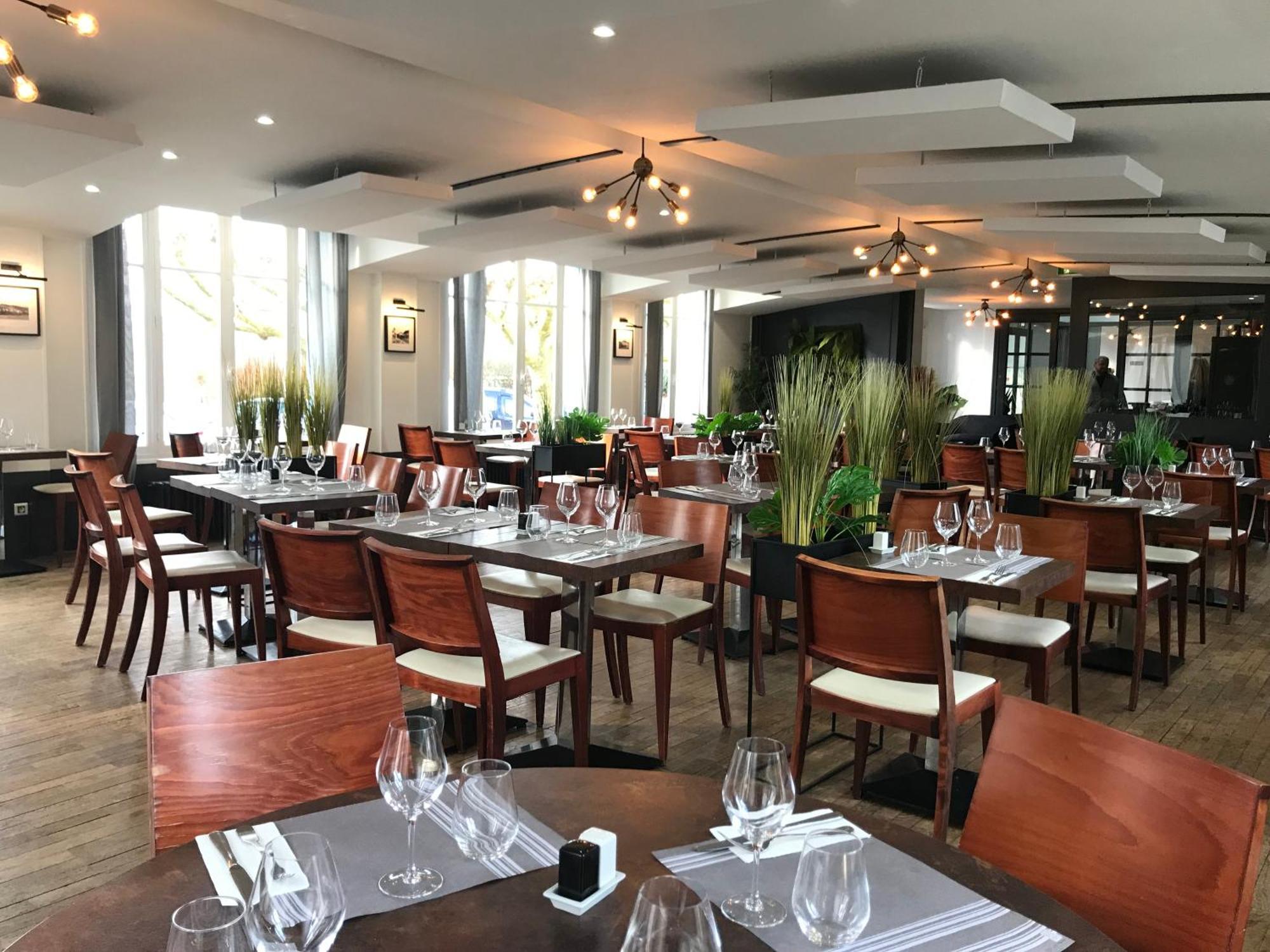 Logis Hotel & Restaurant - Les Bords De Seine ラ・ロシュ・ギヨン エクステリア 写真