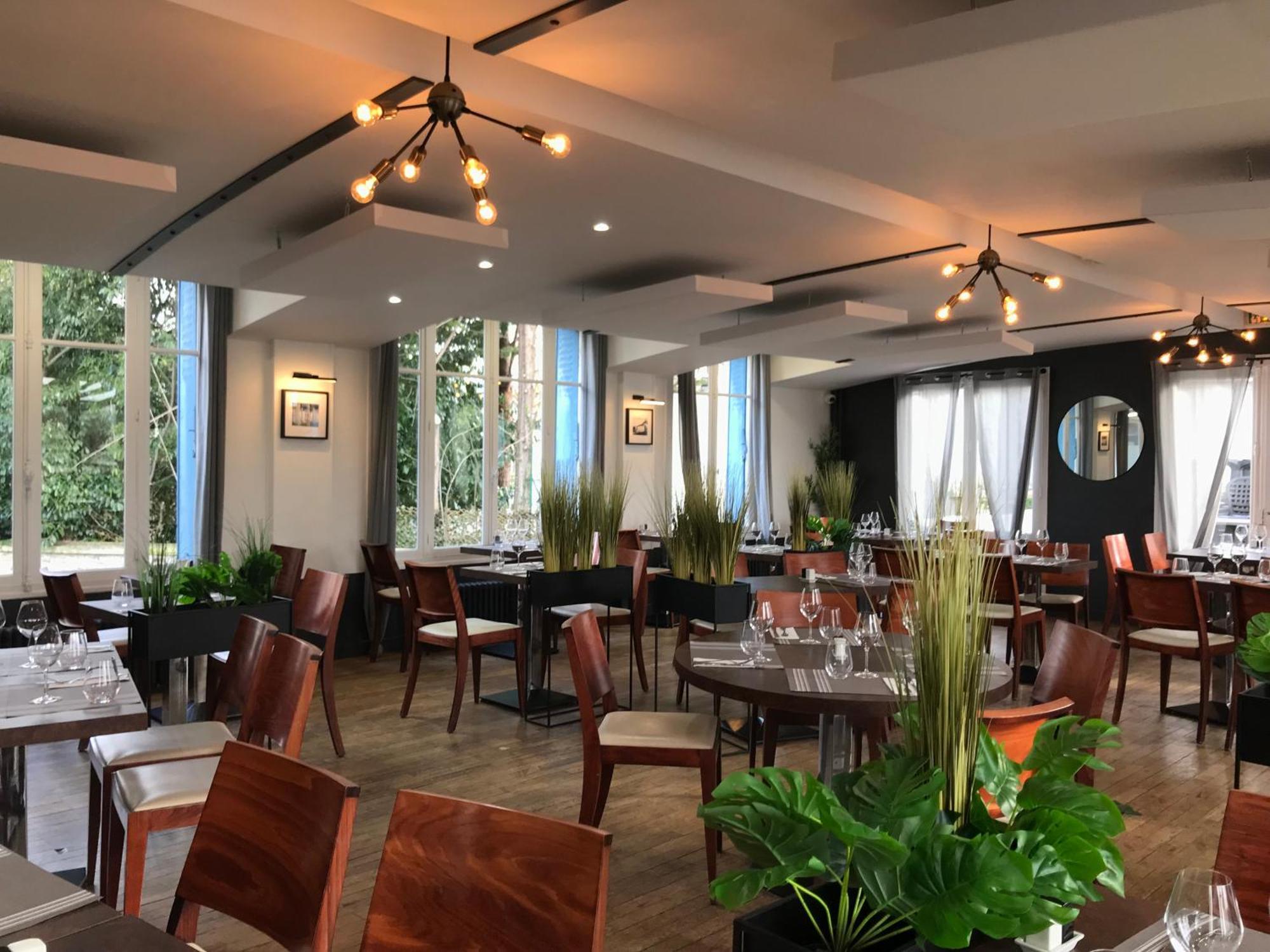 Logis Hotel & Restaurant - Les Bords De Seine ラ・ロシュ・ギヨン エクステリア 写真