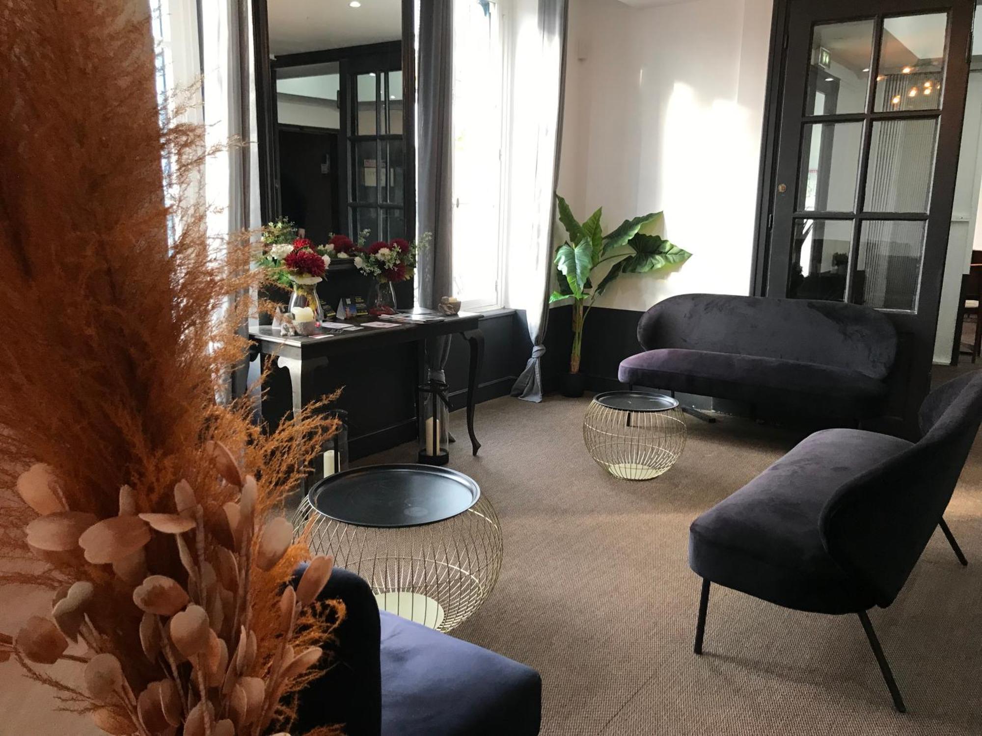 Logis Hotel & Restaurant - Les Bords De Seine ラ・ロシュ・ギヨン エクステリア 写真