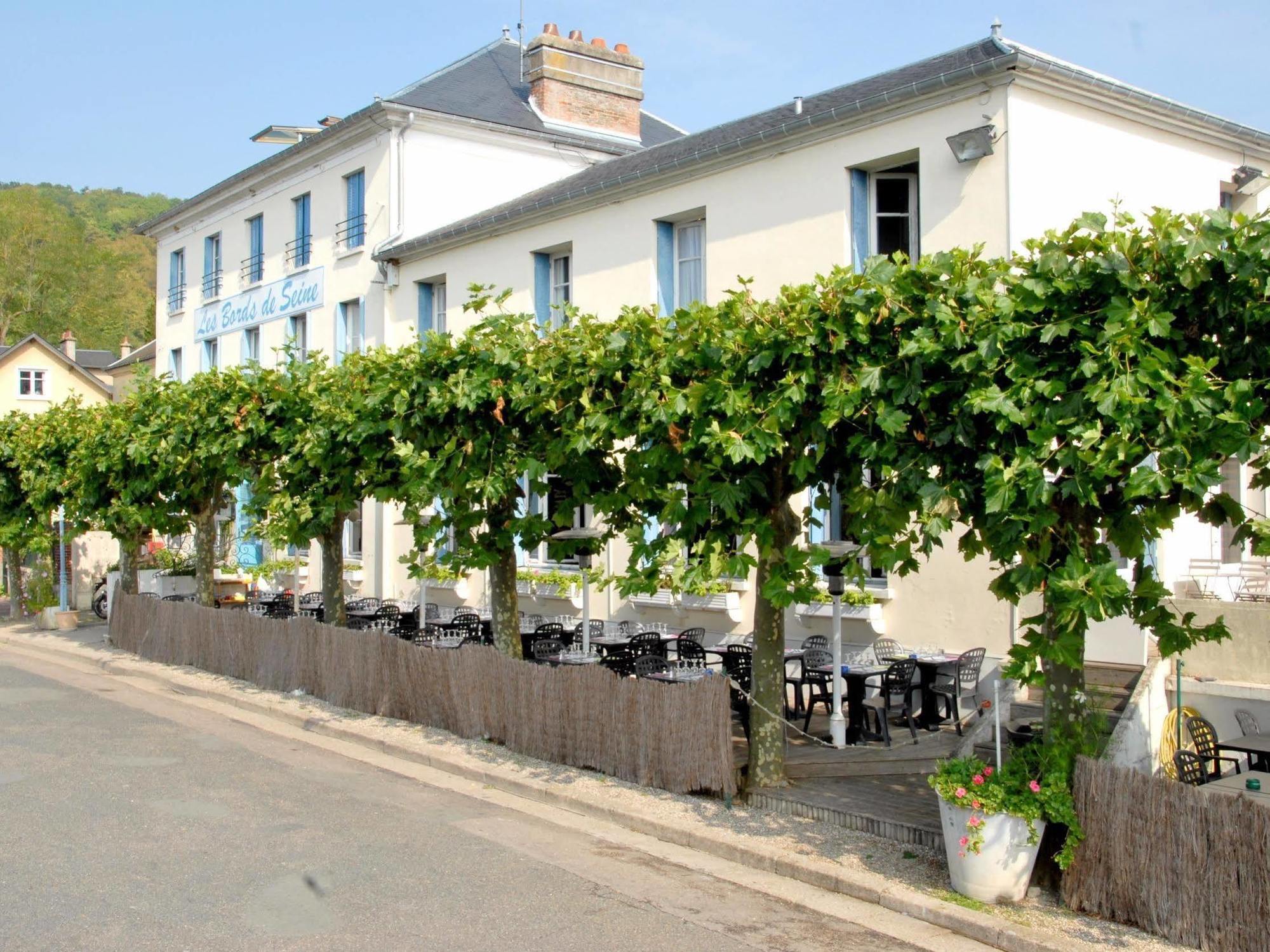 Logis Hotel & Restaurant - Les Bords De Seine ラ・ロシュ・ギヨン エクステリア 写真