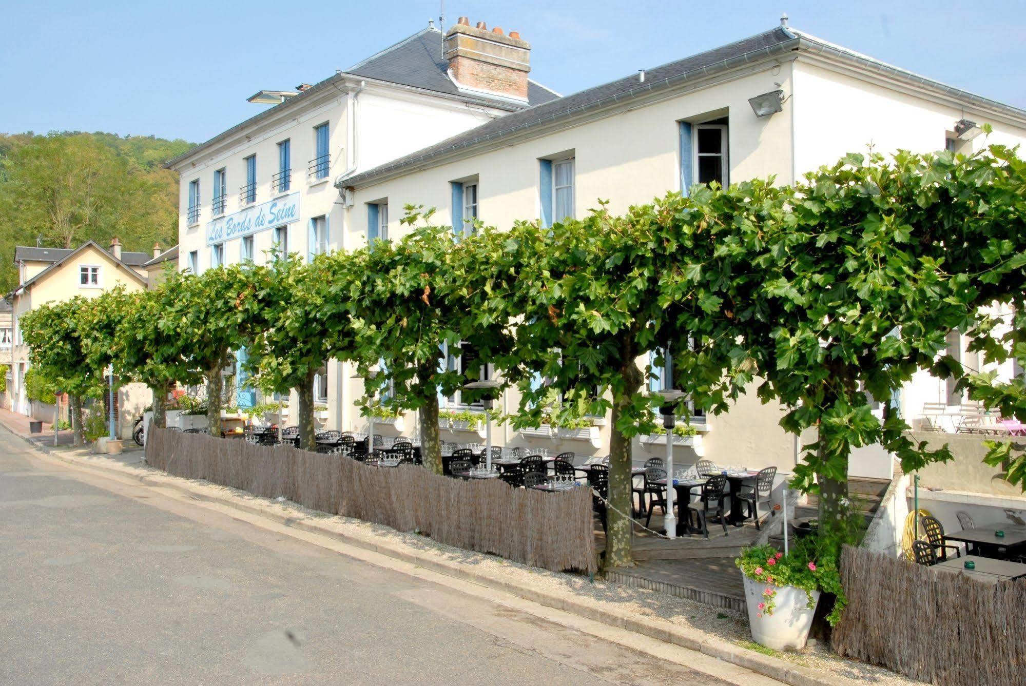 Logis Hotel & Restaurant - Les Bords De Seine ラ・ロシュ・ギヨン エクステリア 写真