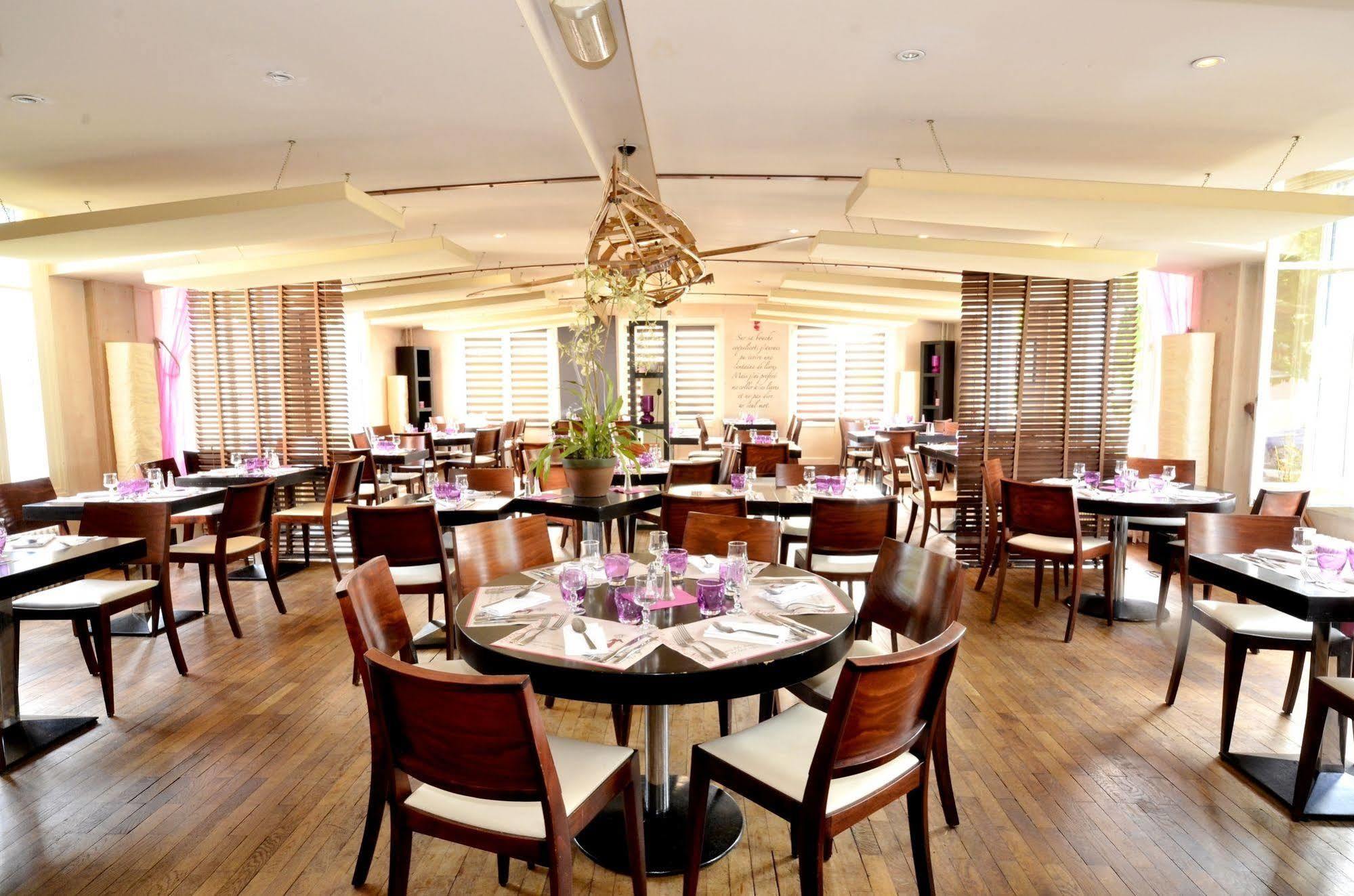 Logis Hotel & Restaurant - Les Bords De Seine ラ・ロシュ・ギヨン エクステリア 写真