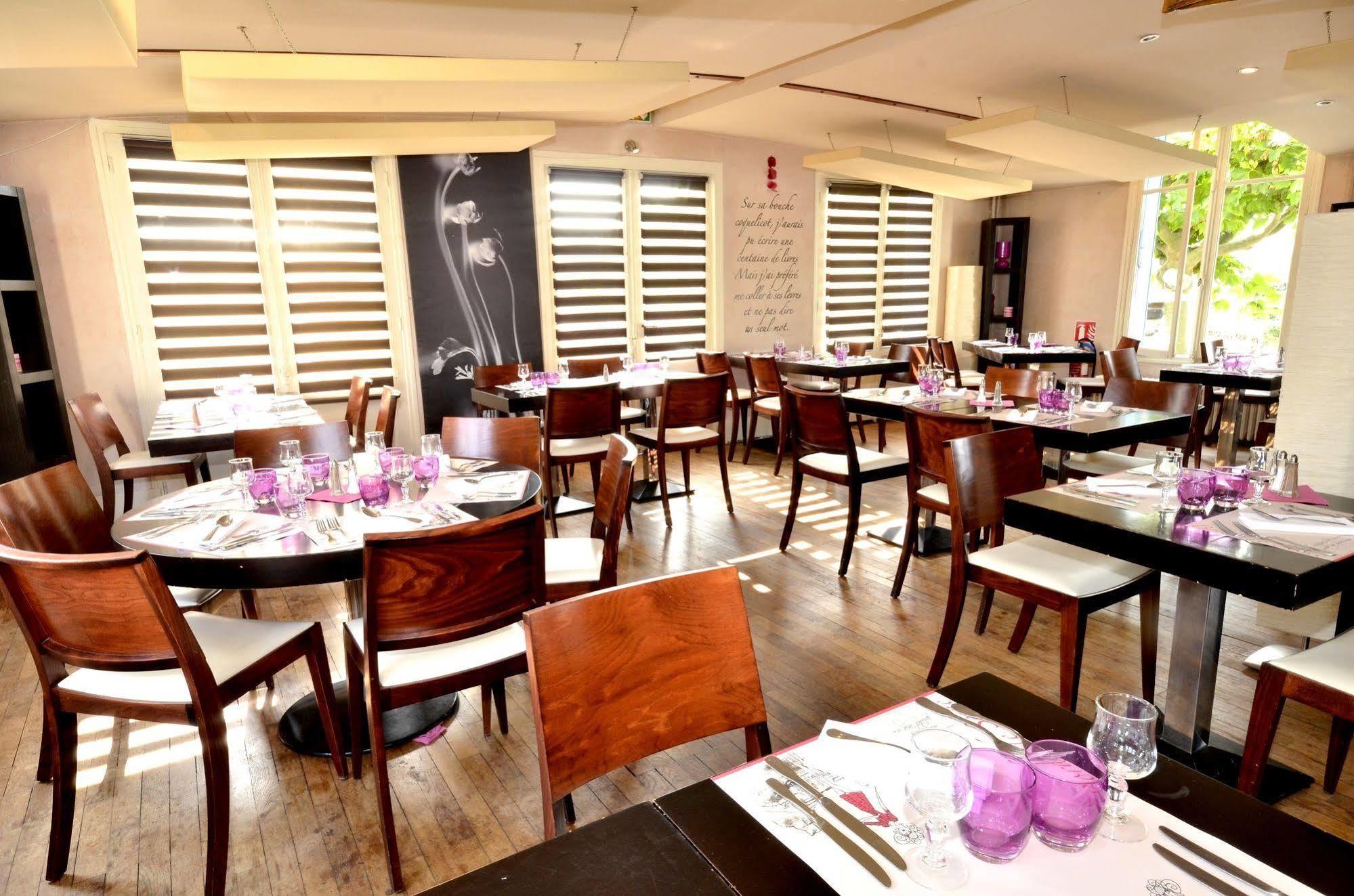 Logis Hotel & Restaurant - Les Bords De Seine ラ・ロシュ・ギヨン エクステリア 写真