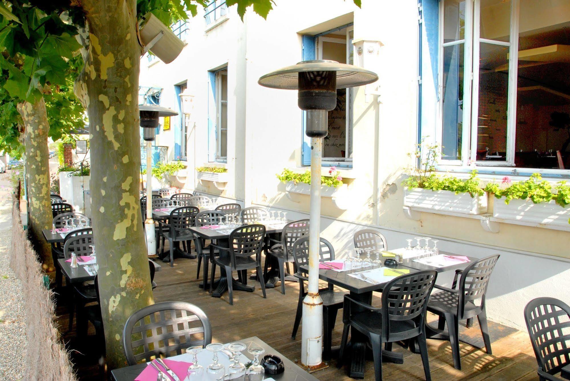 Logis Hotel & Restaurant - Les Bords De Seine ラ・ロシュ・ギヨン エクステリア 写真