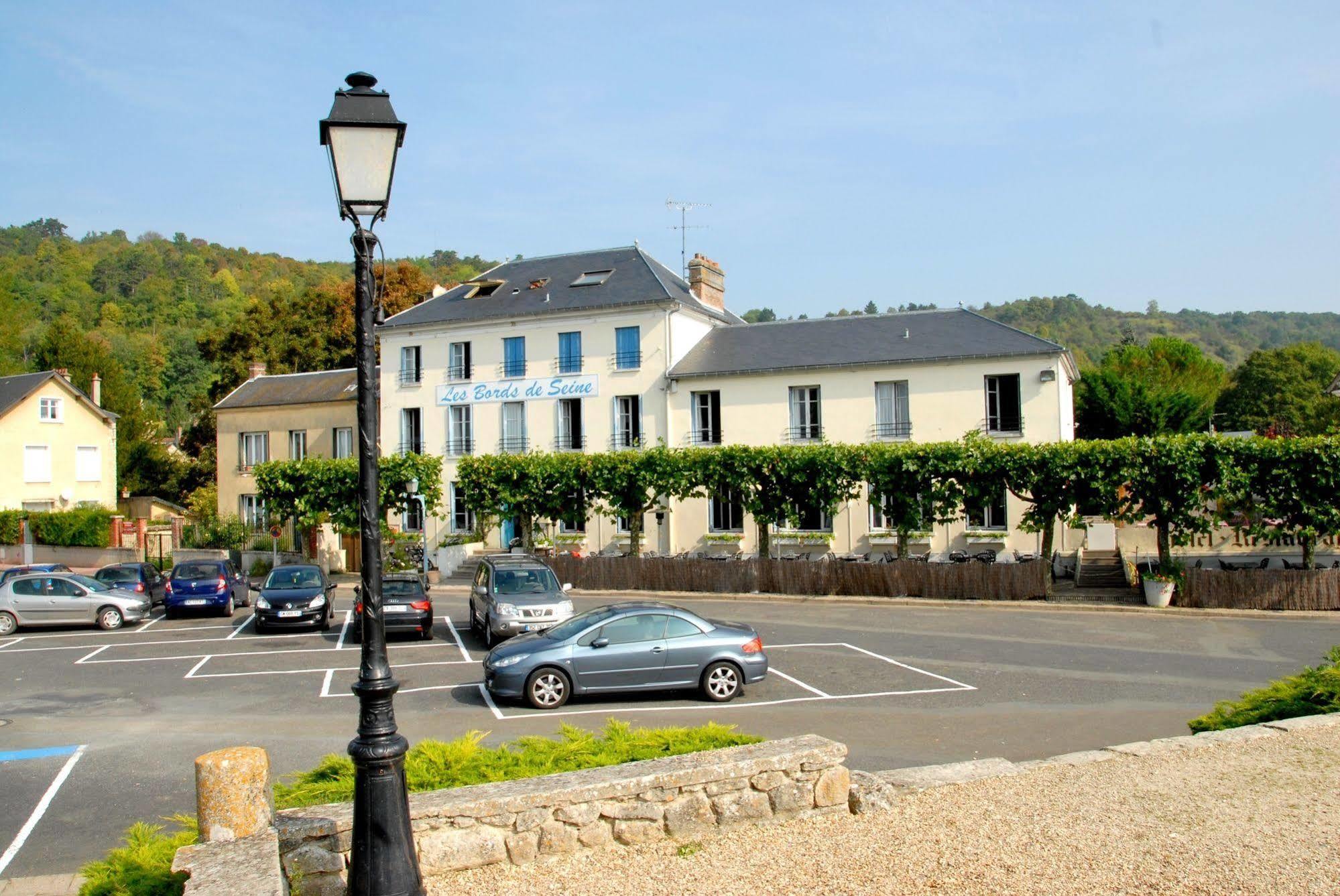 Logis Hotel & Restaurant - Les Bords De Seine ラ・ロシュ・ギヨン エクステリア 写真